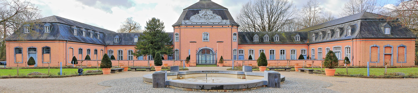 Schloss Wickrath in Mönchengladbach aus Innenhofperspektive